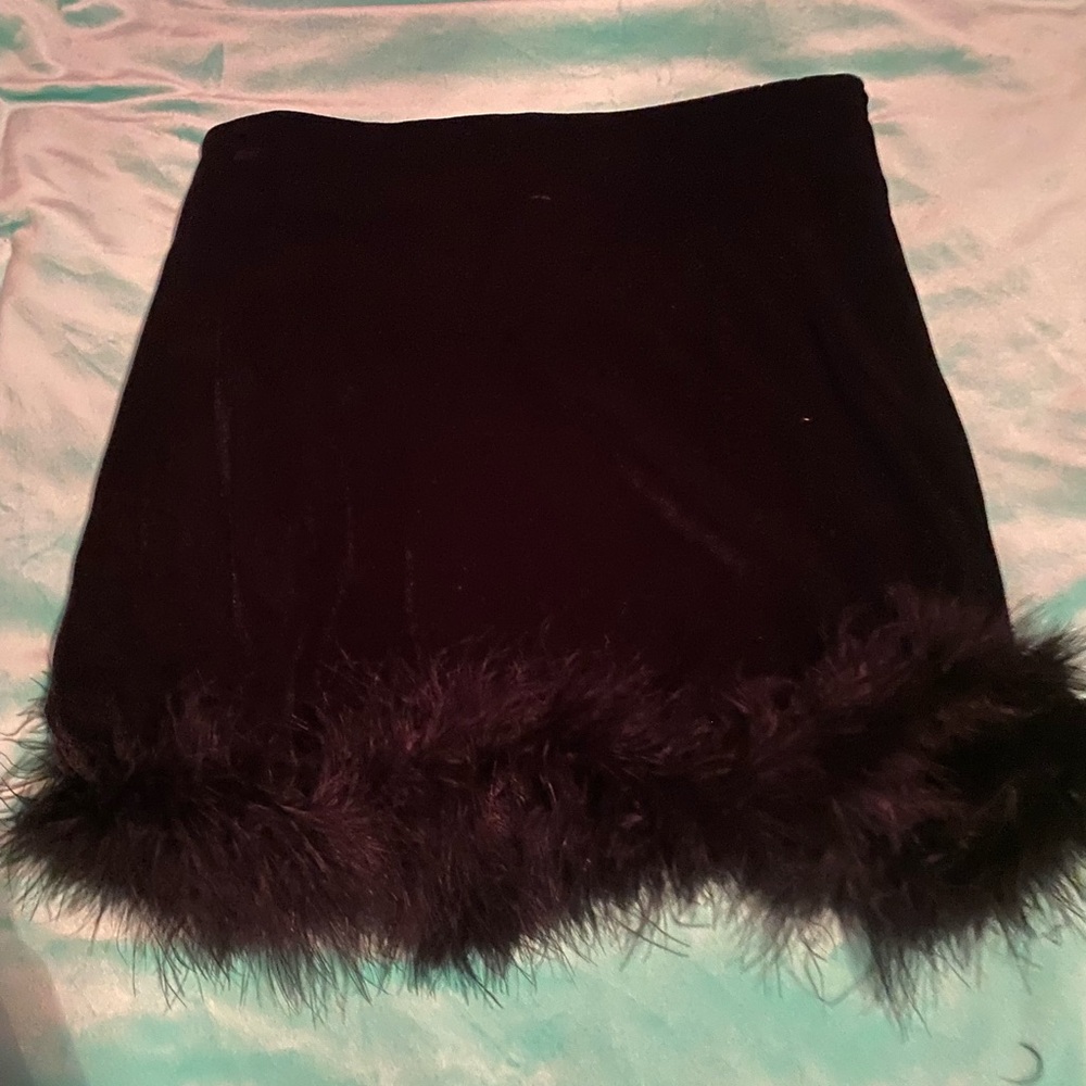 Black sugar thrillz velvet and feather skirt. Size small. Stretches.